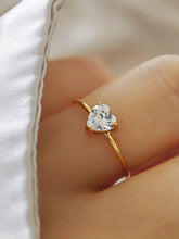 Lamour Herz Ring 18k vergoldeter Edelstahl mit einem kleinen Zirkon Stein Herz von Lymaja Jewelry
